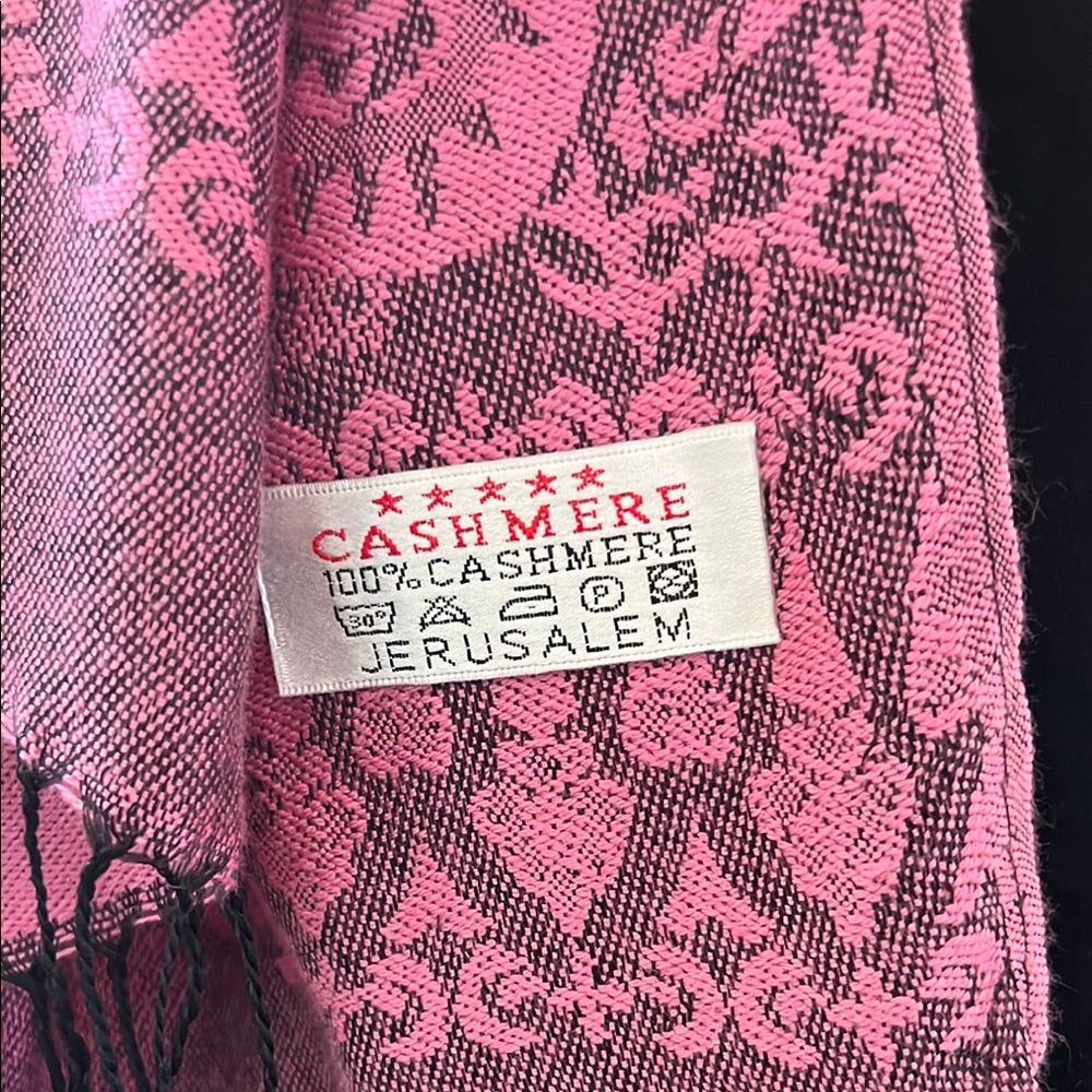 Elegant Pink Patterned Scarf - Picture 2 of 5